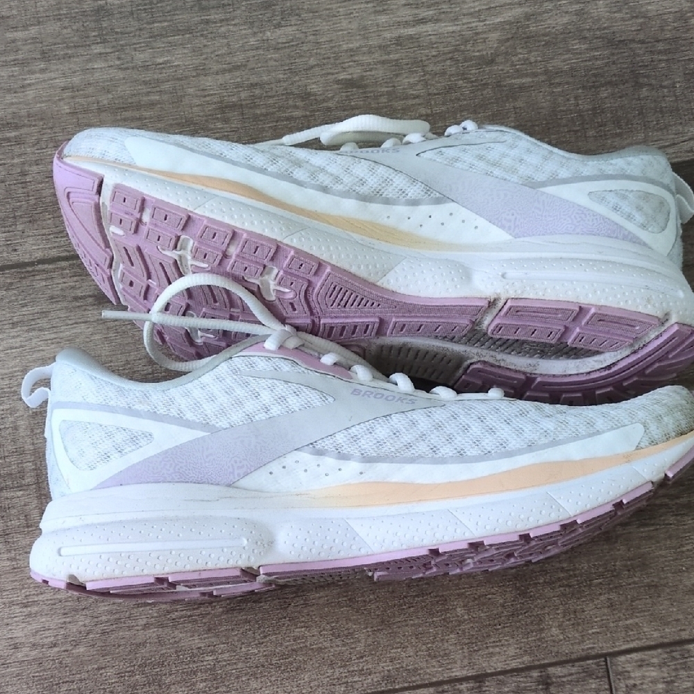 Brooks Women's White and Pink Athletic Shoes - Picture 5 of 6